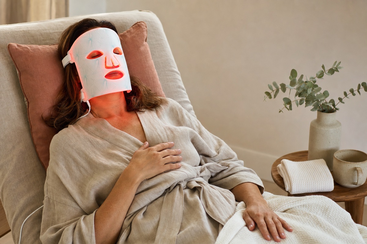 Omnilux Contour Face Review 2026: LED Mask Evidence and FDA Context